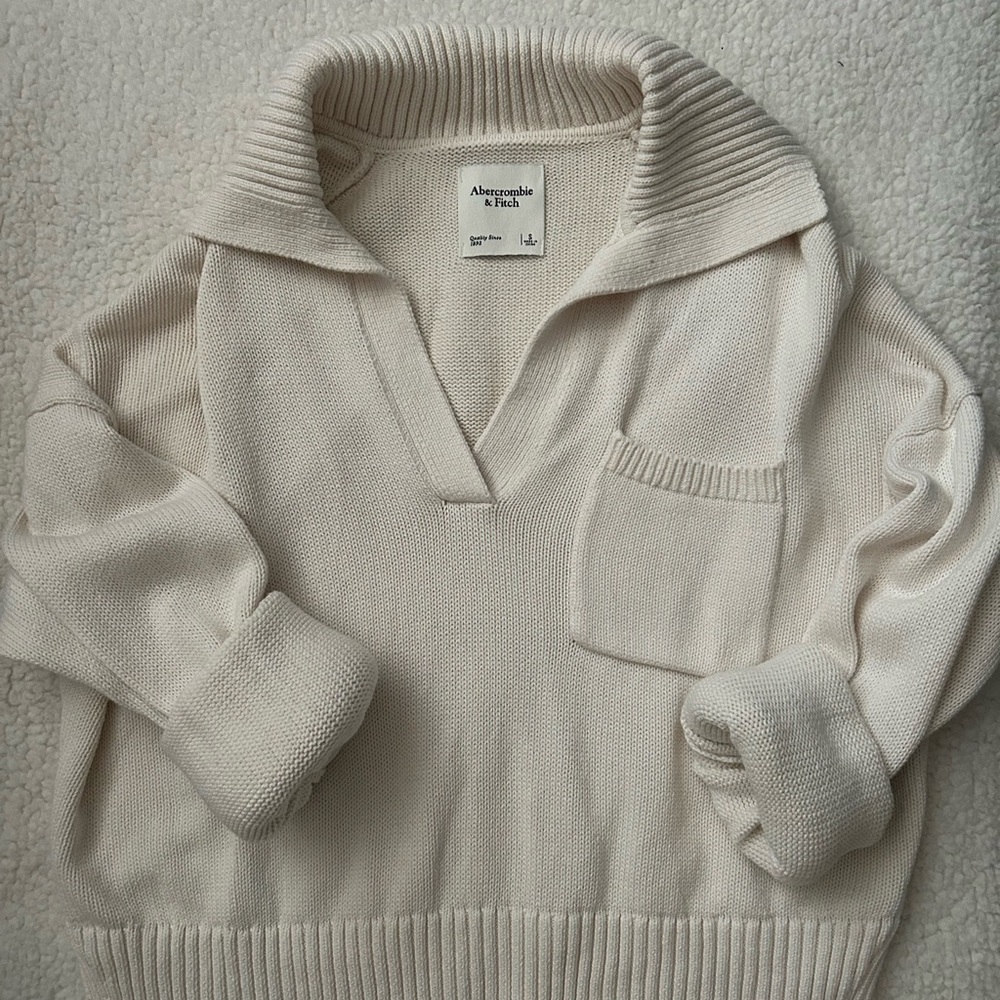 Abercrombie & Fitch Women's V-Neck Cream Sweater